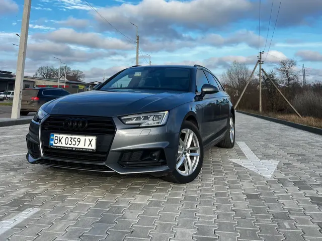 Audi A4 - фото 1