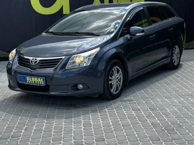 Toyota Avensis - фото 2