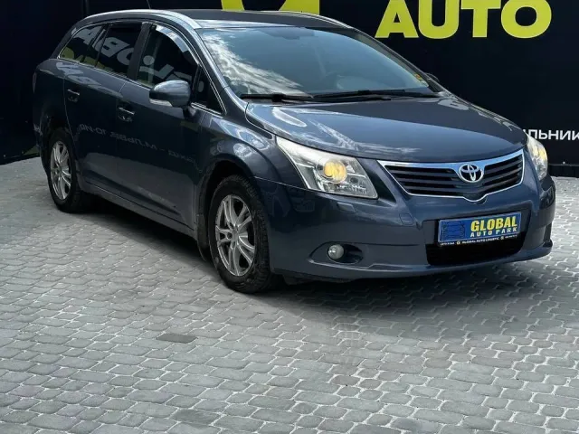 Toyota Avensis - фото 3