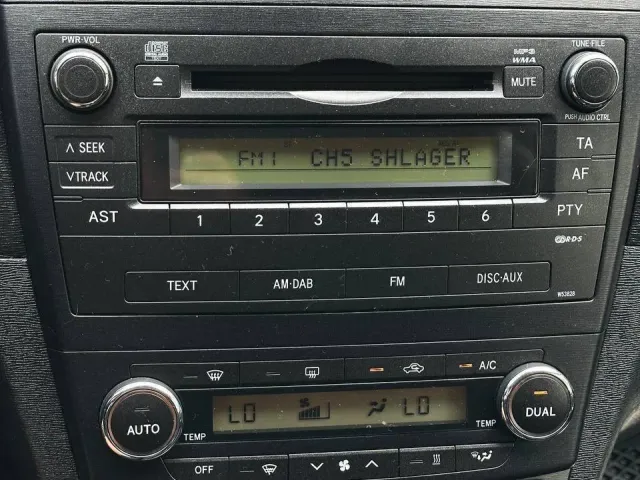 Toyota Avensis - фото 4