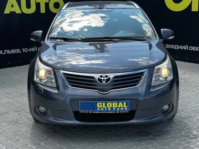 Toyota Avensis - фото 1