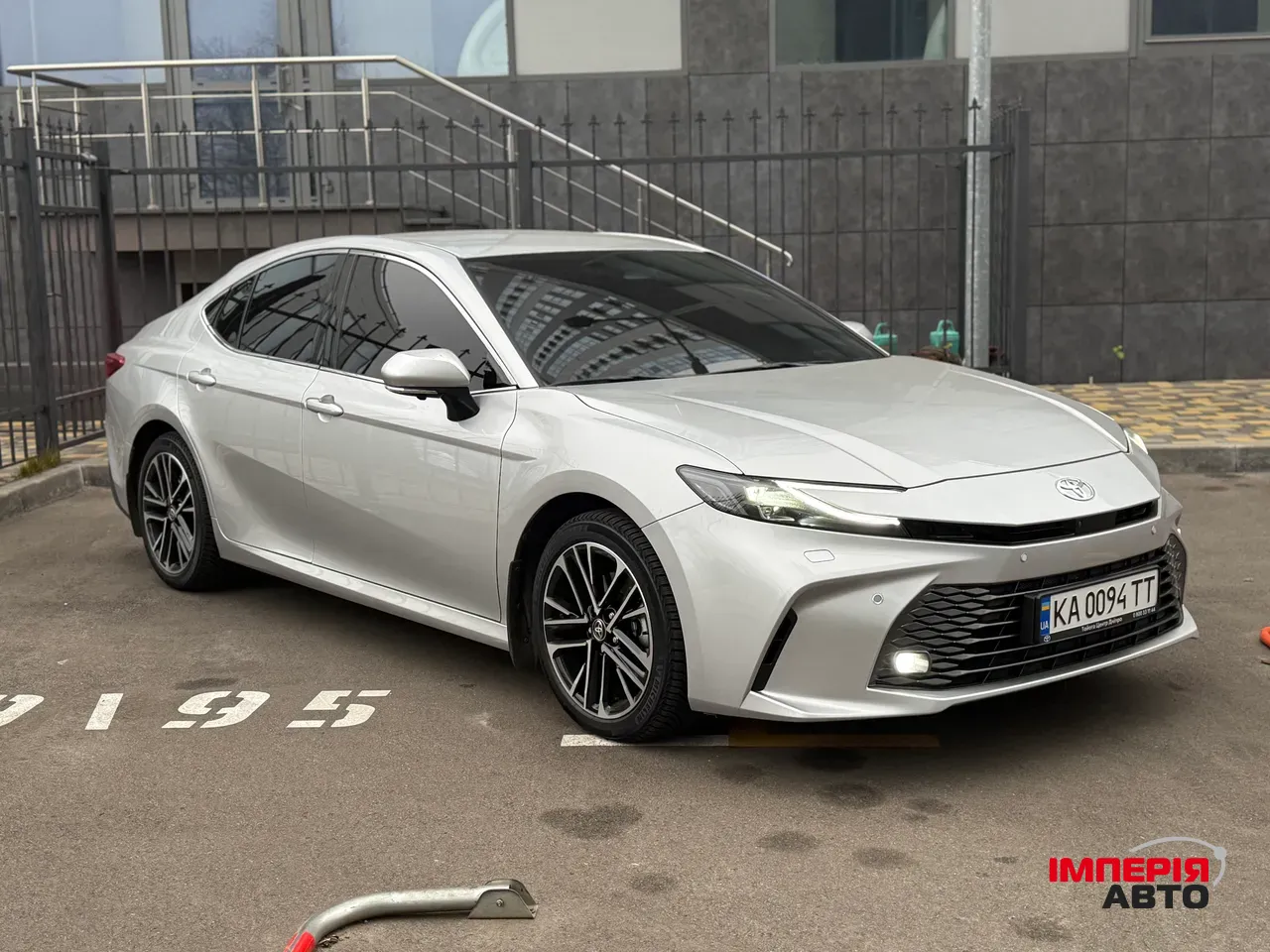 Toyota Camry - фото 1