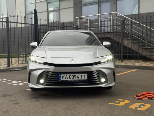 Toyota Camry - фото 3