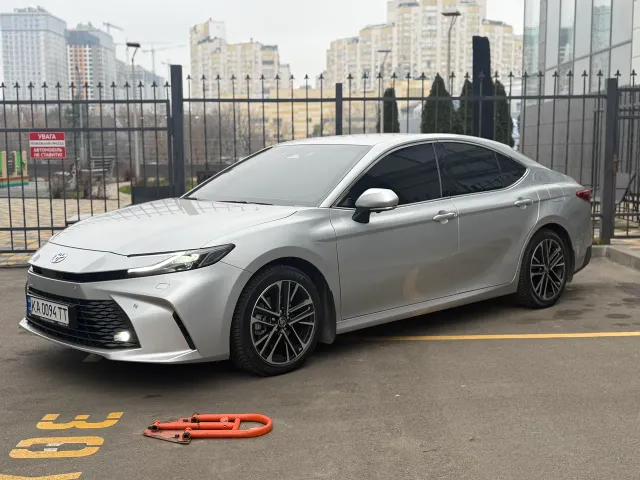 Toyota Camry - фото 2