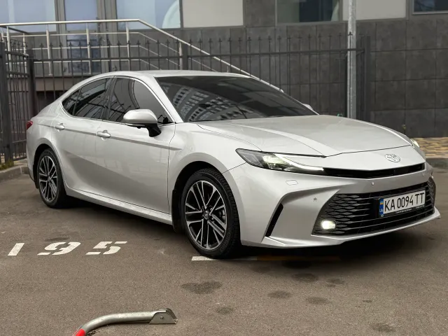 Toyota Camry - фото 5