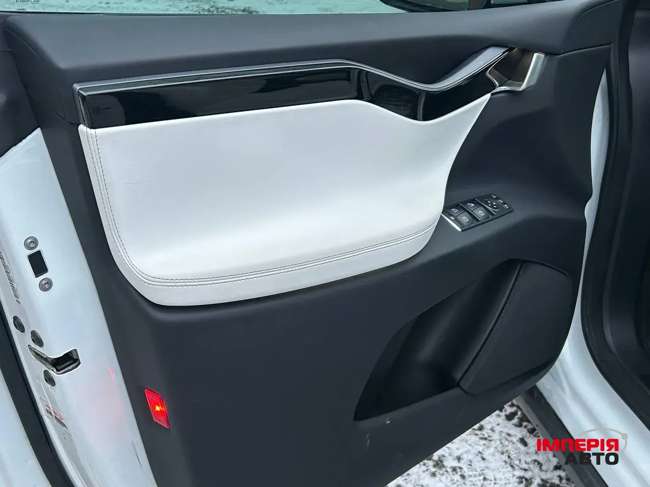 Tesla Model X - фото 13