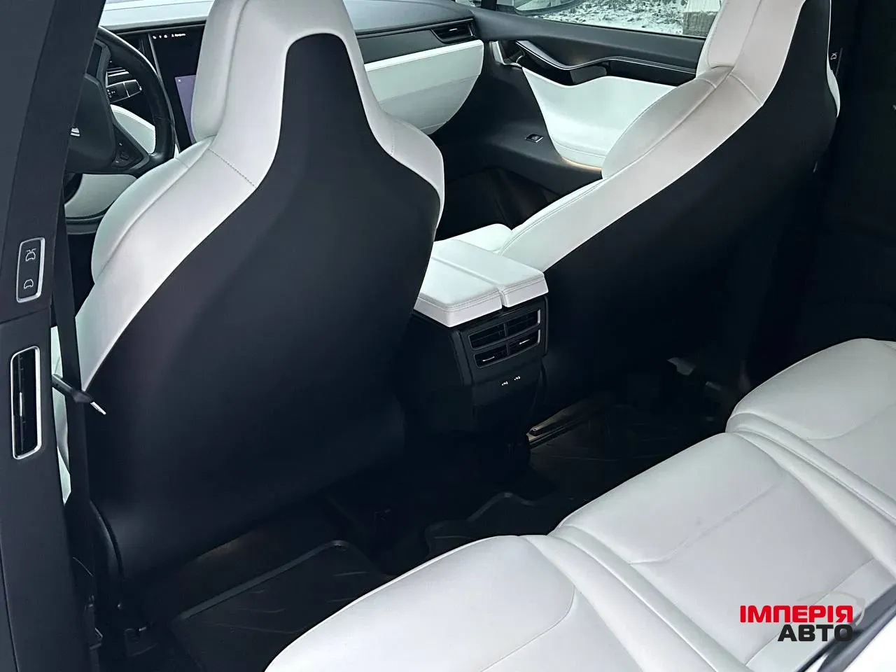 Tesla Model X - фото 17