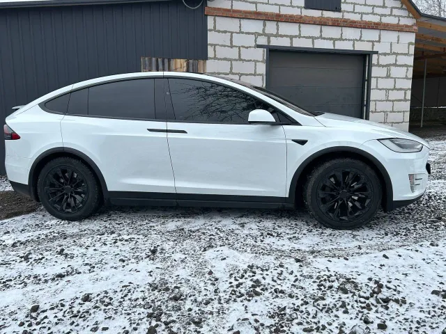 Tesla Model X - фото 4