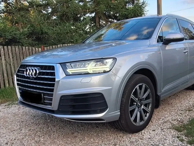 Audi Q7 - фото 1