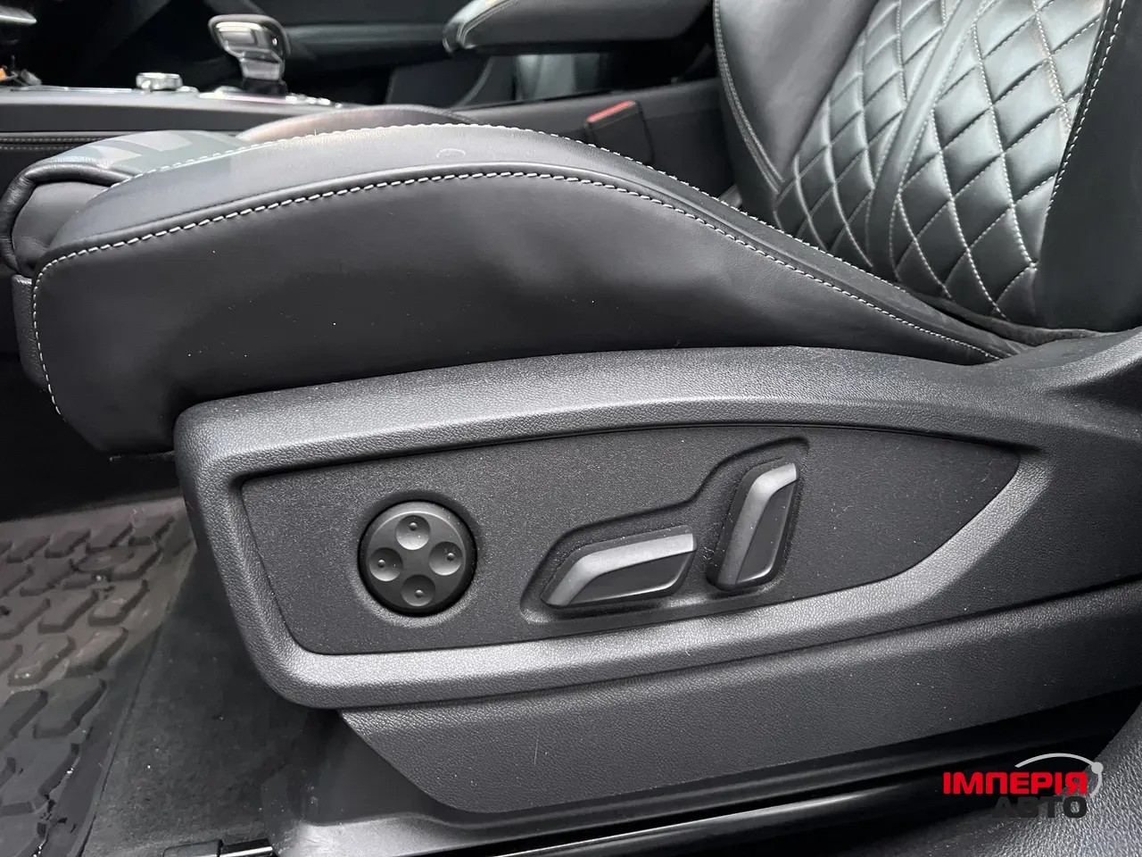 Audi SQ5 - фото 25