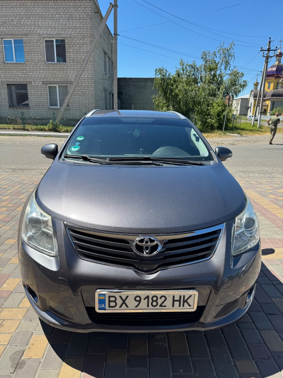 Toyota Avensis - фото 1