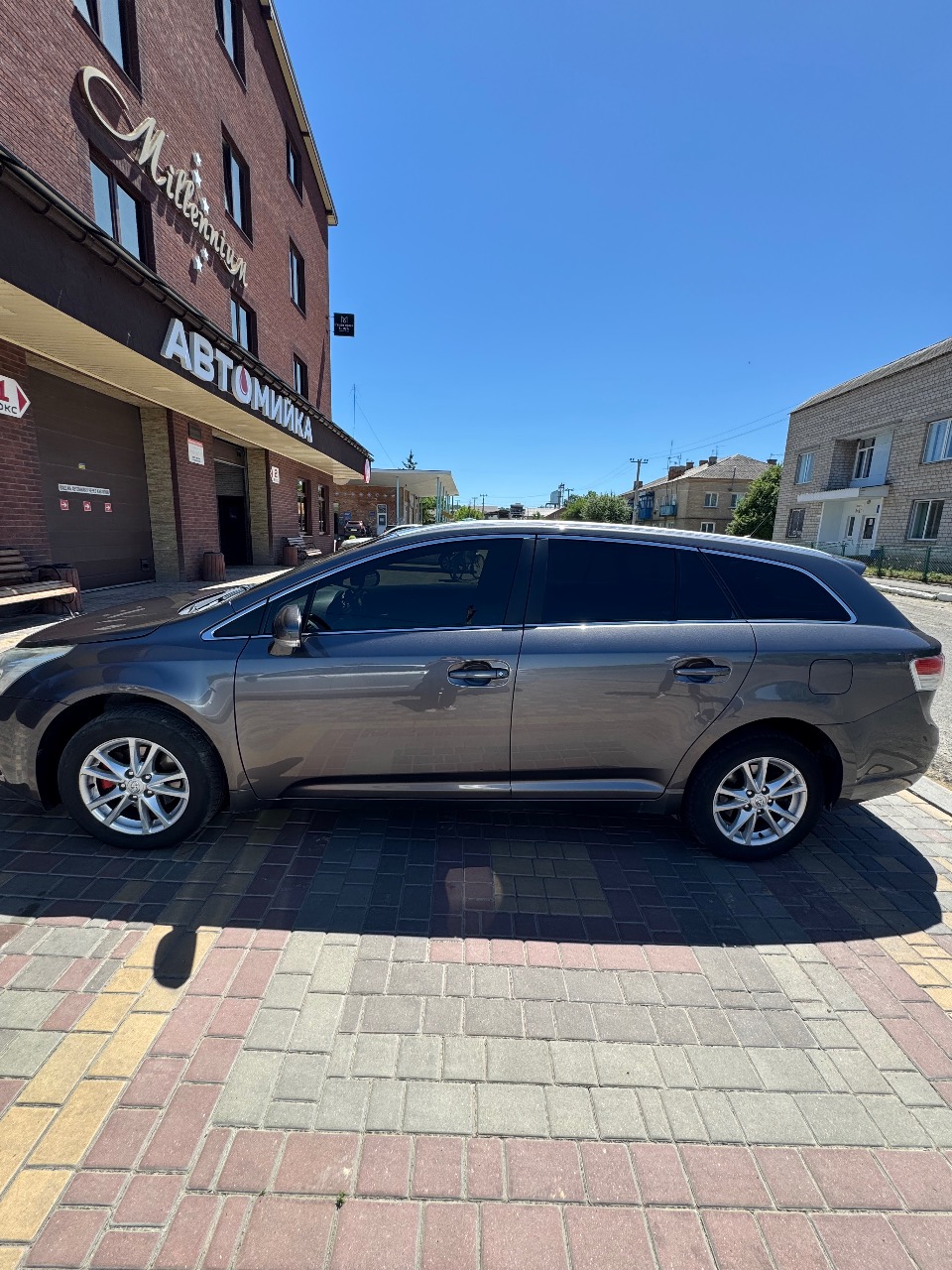 Toyota Avensis - фото 5