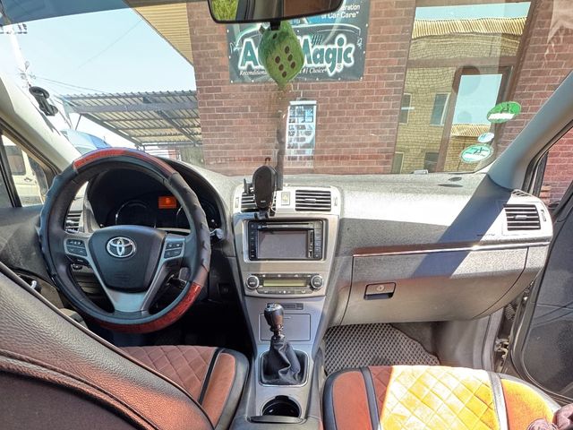 Toyota Avensis - фото 4