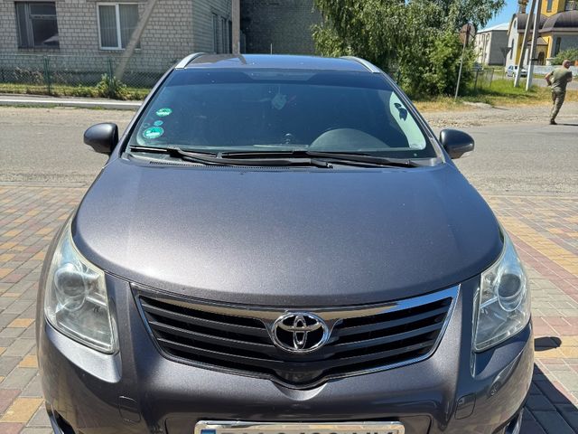 Toyota Avensis - фото 1