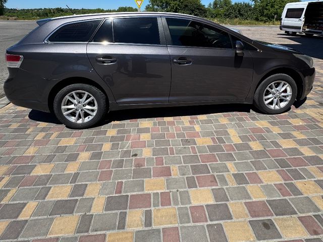 Toyota Avensis - фото 2