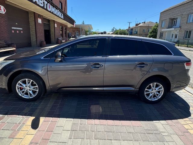 Toyota Avensis - фото 5