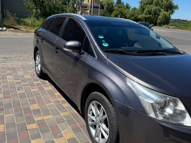 Toyota Avensis - фото 3