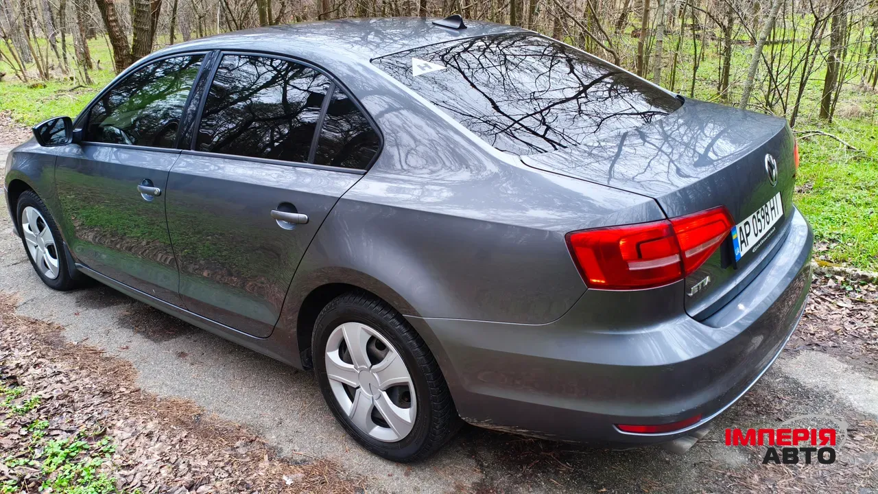 Volkswagen Jetta - фото 16