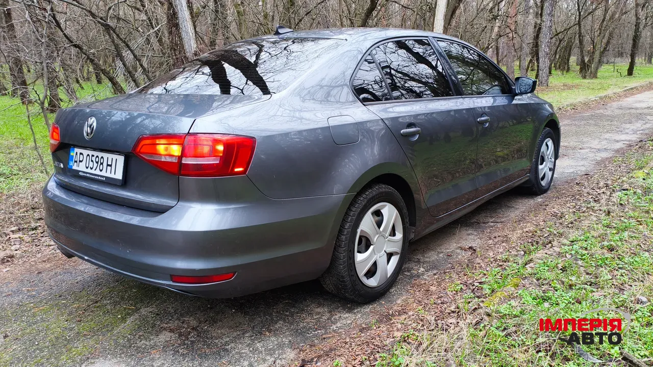 Volkswagen Jetta - фото 4