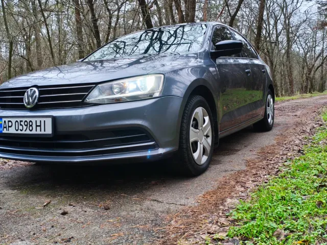Volkswagen Jetta - фото 1