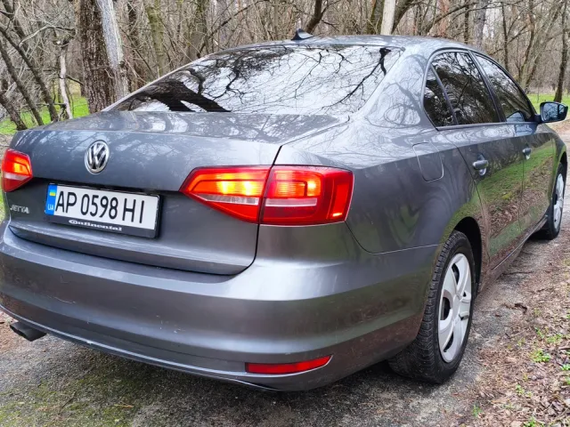 Volkswagen Jetta - фото 5