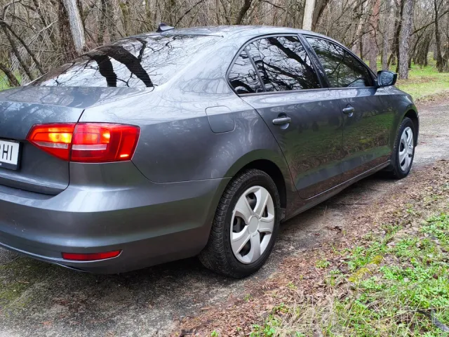 Volkswagen Jetta - фото 4