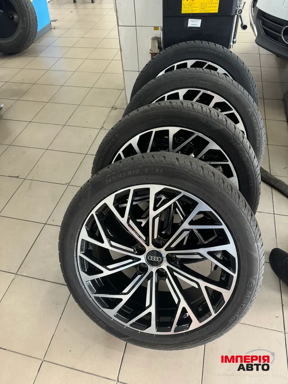 Audi A4 - фото 8