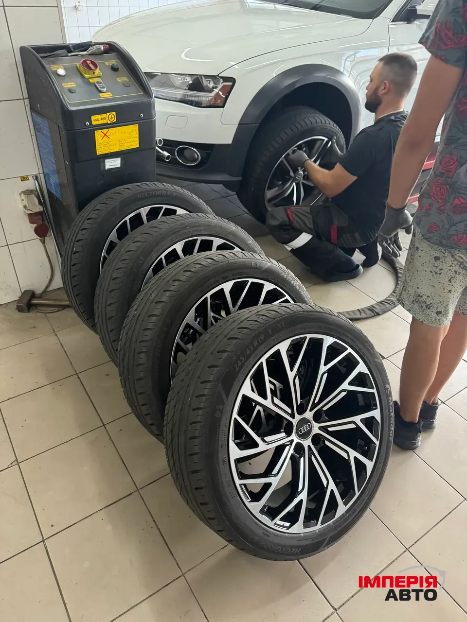 Audi A4 - фото 12