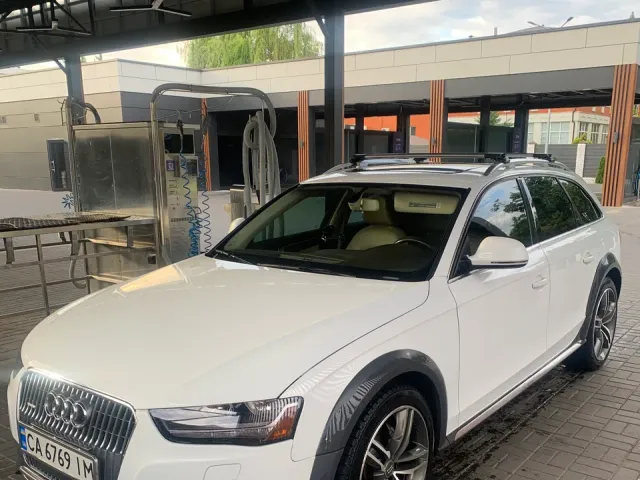 Audi A4 - фото 1
