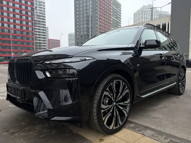 BMW X7 - фото 1