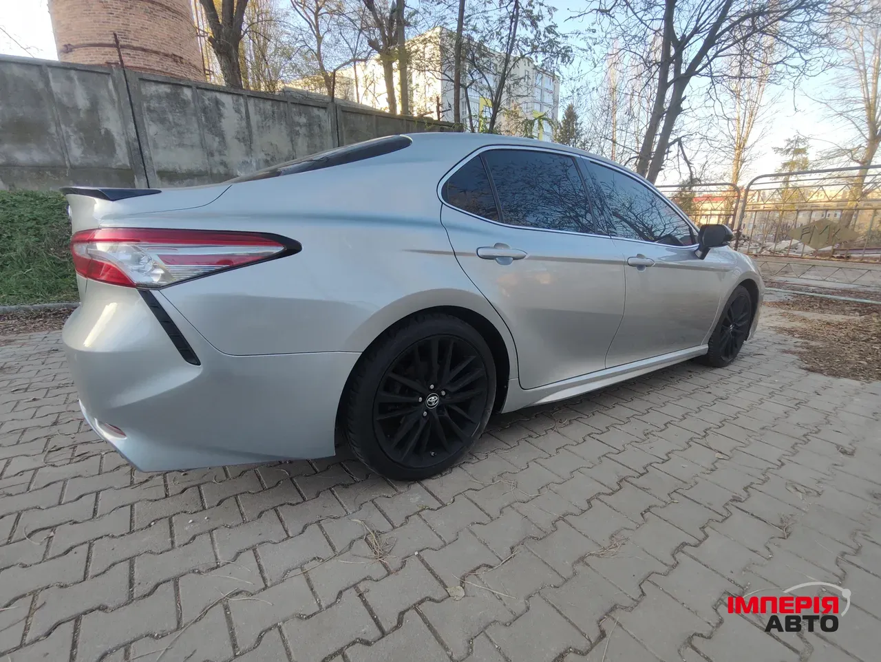 Toyota Camry - фото 2