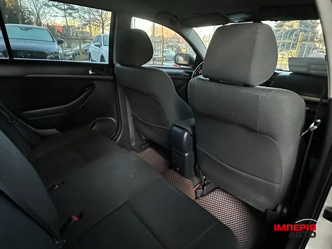 Toyota Avensis - фото 8