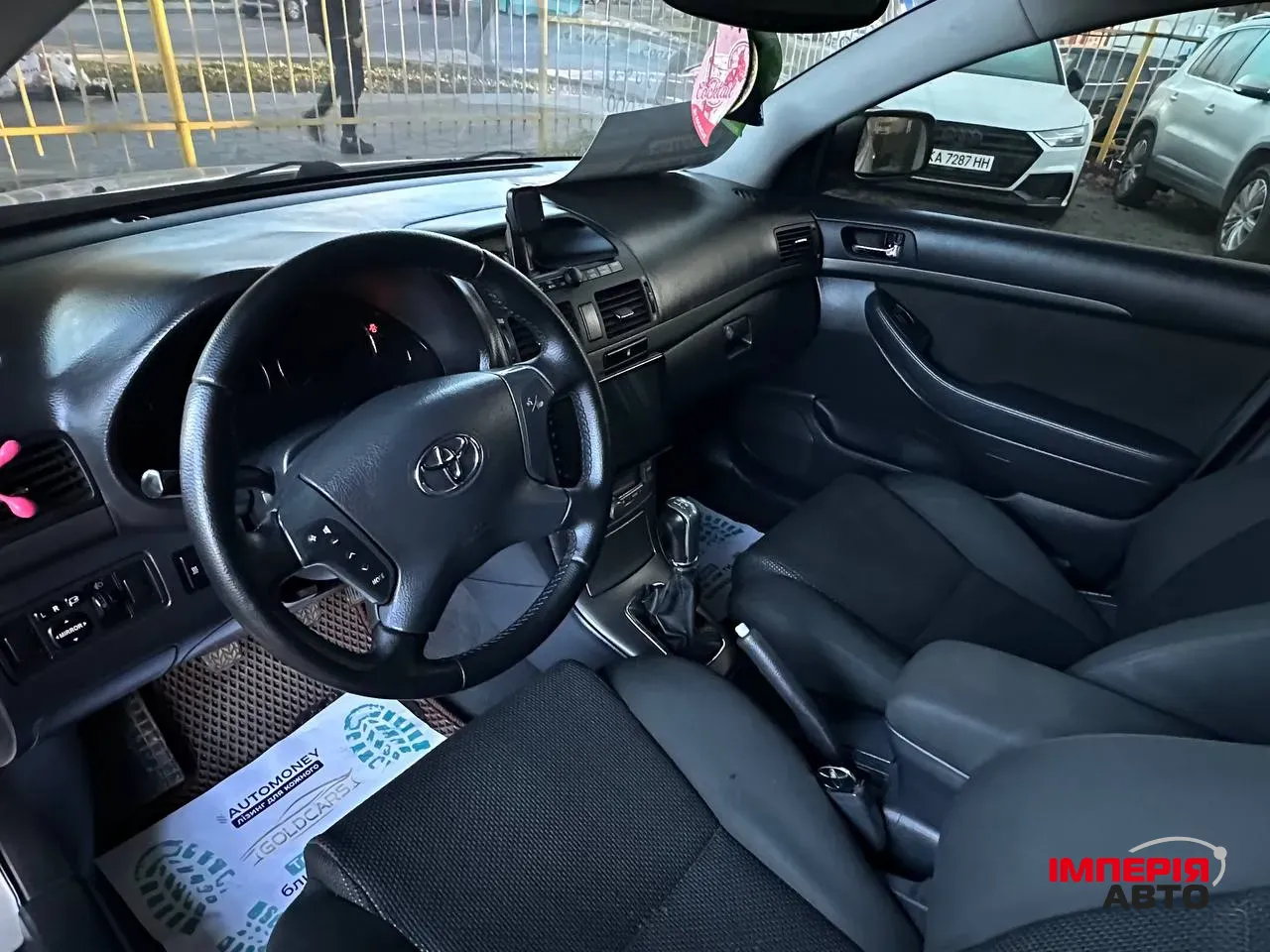 Toyota Avensis - фото 4