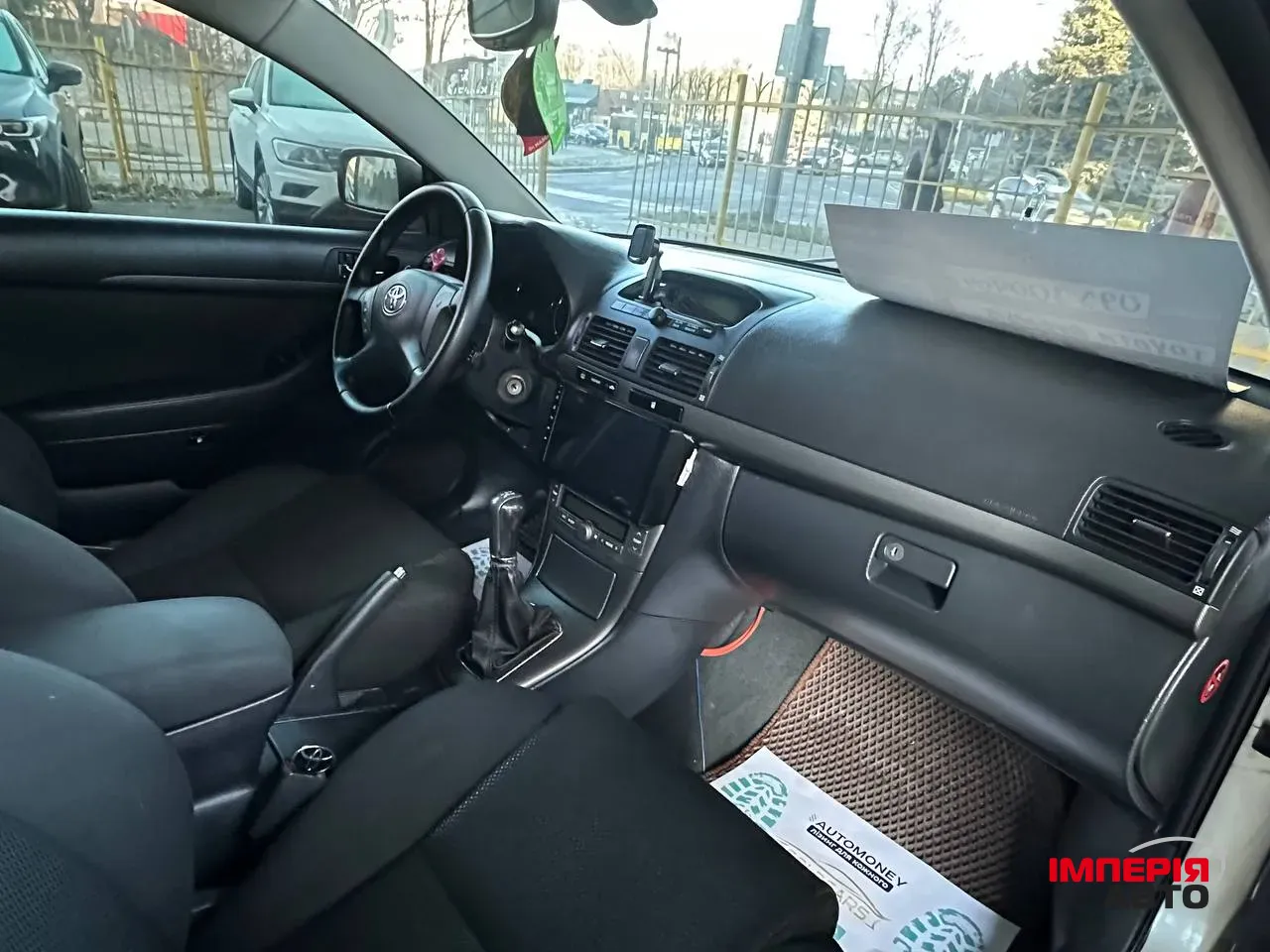 Toyota Avensis - фото 3