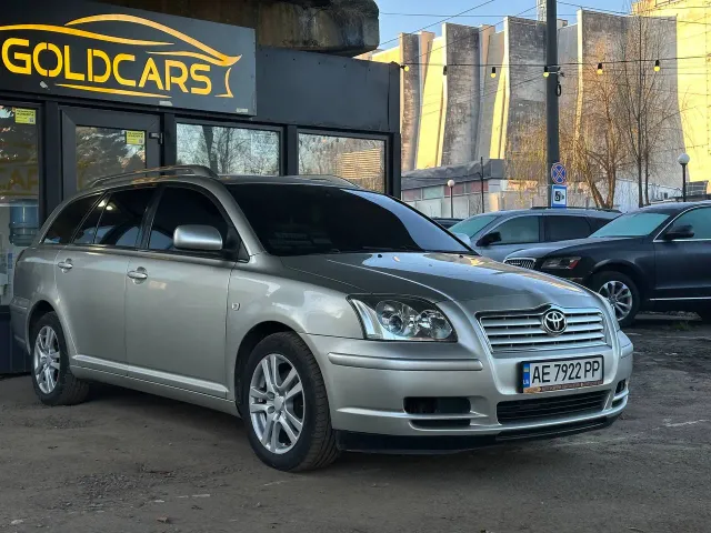 Toyota Avensis - фото 2