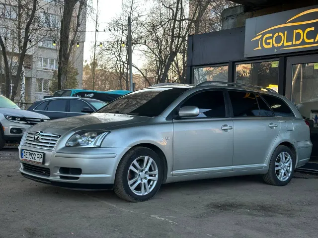 Toyota Avensis - фото 5