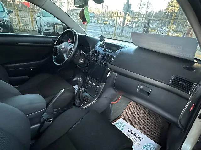 Toyota Avensis - фото 3