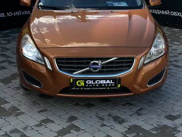 Volvo S60 - фото 1
