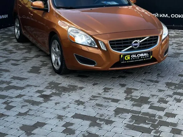 Volvo S60 - фото 2