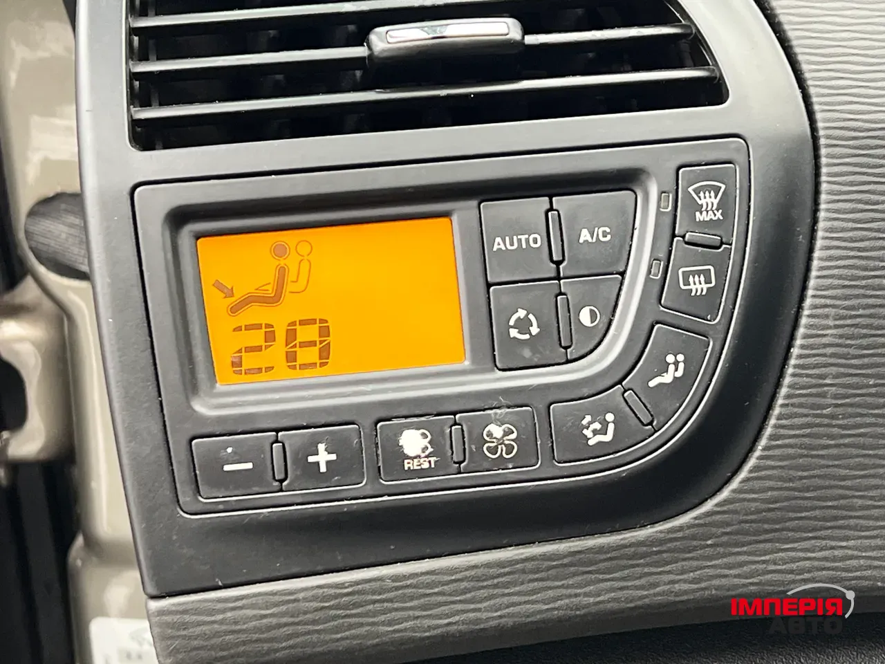 Citroen C4 Picasso - фото 9