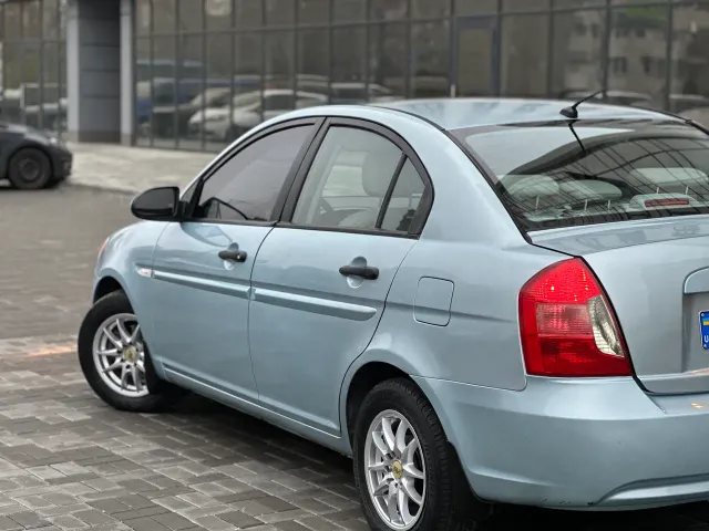Hyundai Accent - фото 2