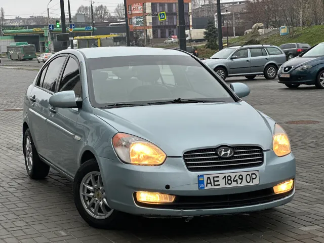 Hyundai Accent - фото 1