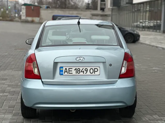 Hyundai Accent - фото 3