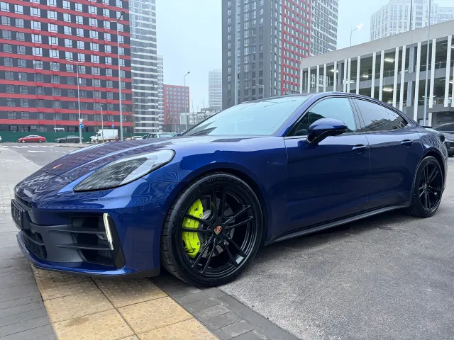 Porsche Panamera - фото 1