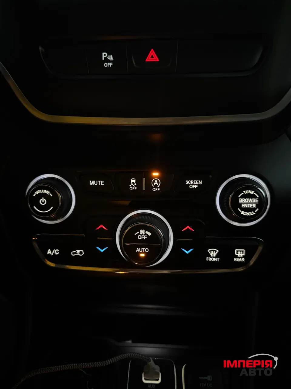 Jeep Cherokee - фото 13