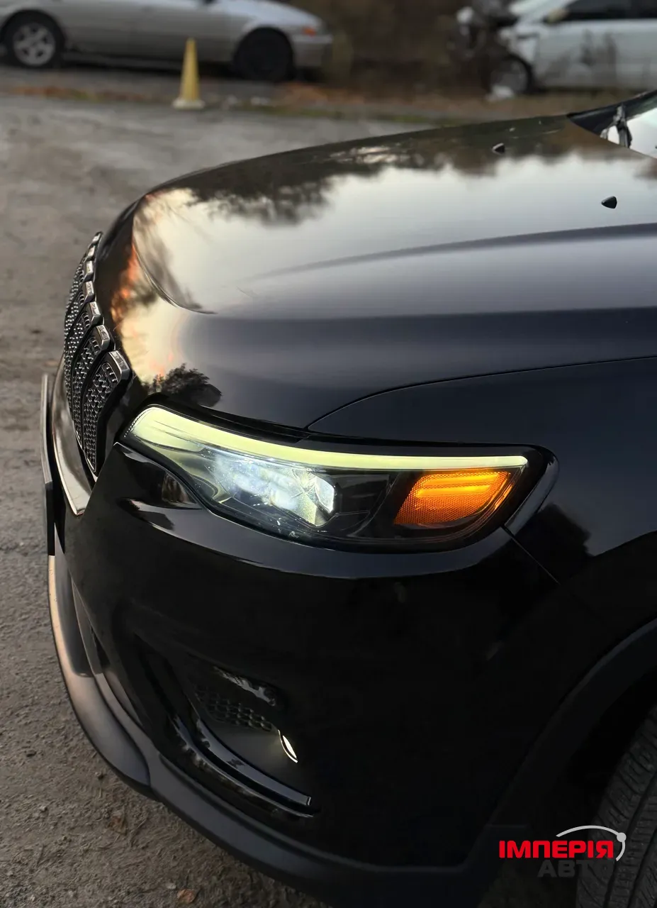 Jeep Cherokee - фото 2