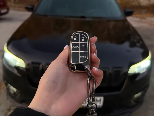 Jeep Cherokee - фото 1