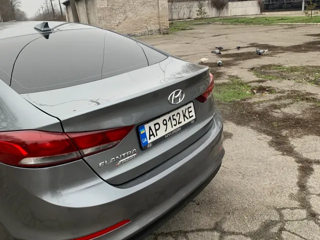 Hyundai Elantra - фото 4