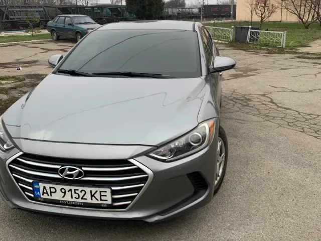 Hyundai Elantra - фото 2