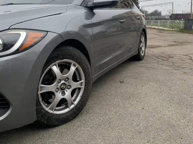 Hyundai Elantra - фото 3